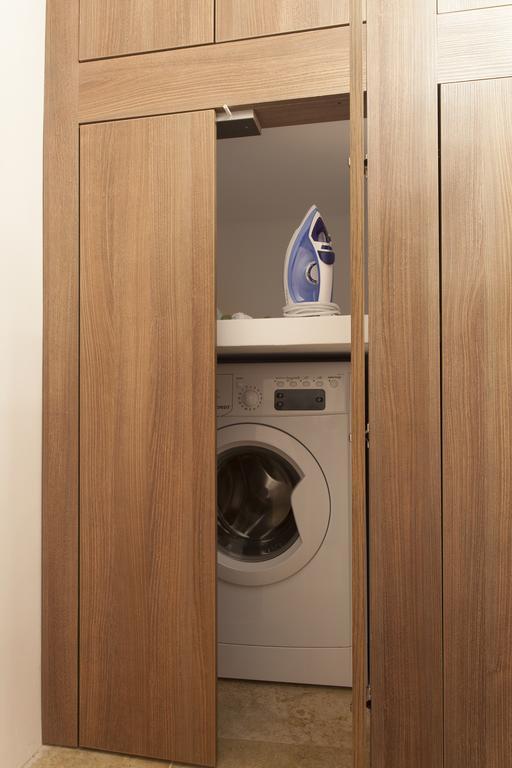 Green Door Apartment سيبيو الغرفة الصورة