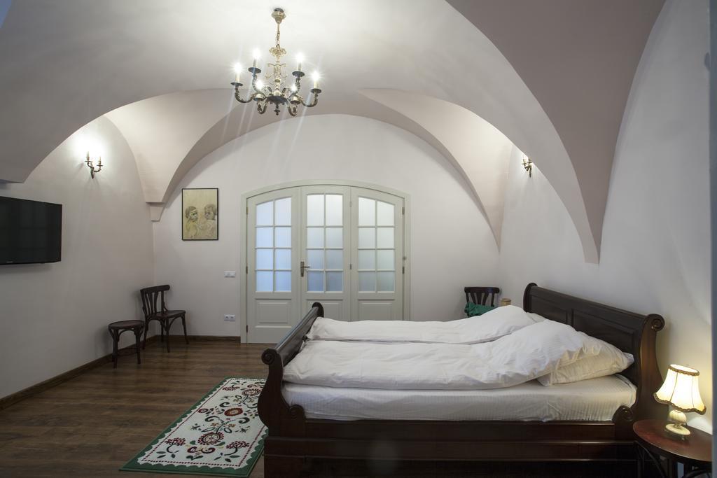 Green Door Apartment سيبيو الغرفة الصورة