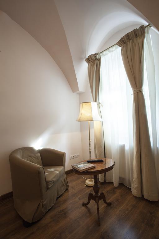Green Door Apartment سيبيو الغرفة الصورة