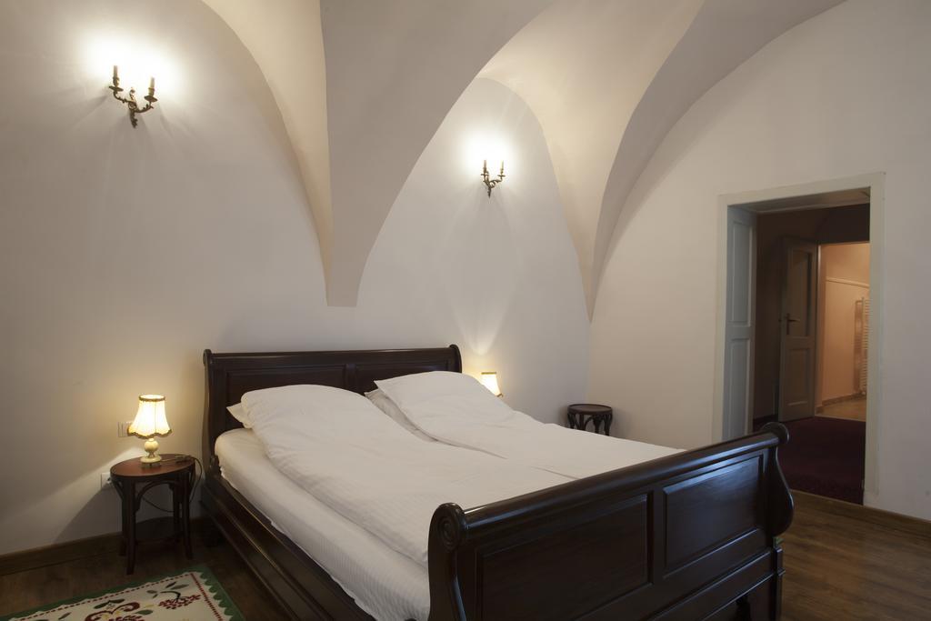 Green Door Apartment سيبيو الغرفة الصورة
