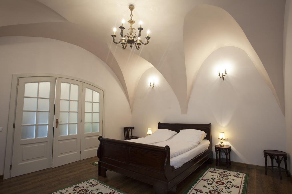 Green Door Apartment سيبيو الغرفة الصورة