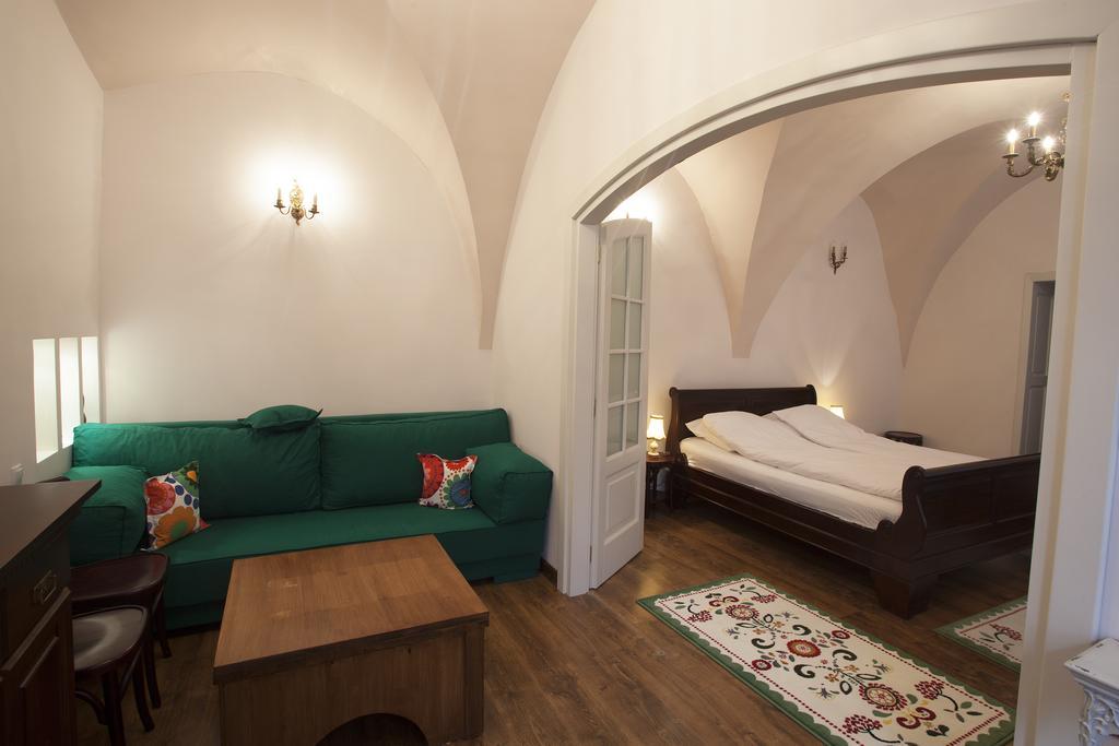 Green Door Apartment سيبيو الغرفة الصورة