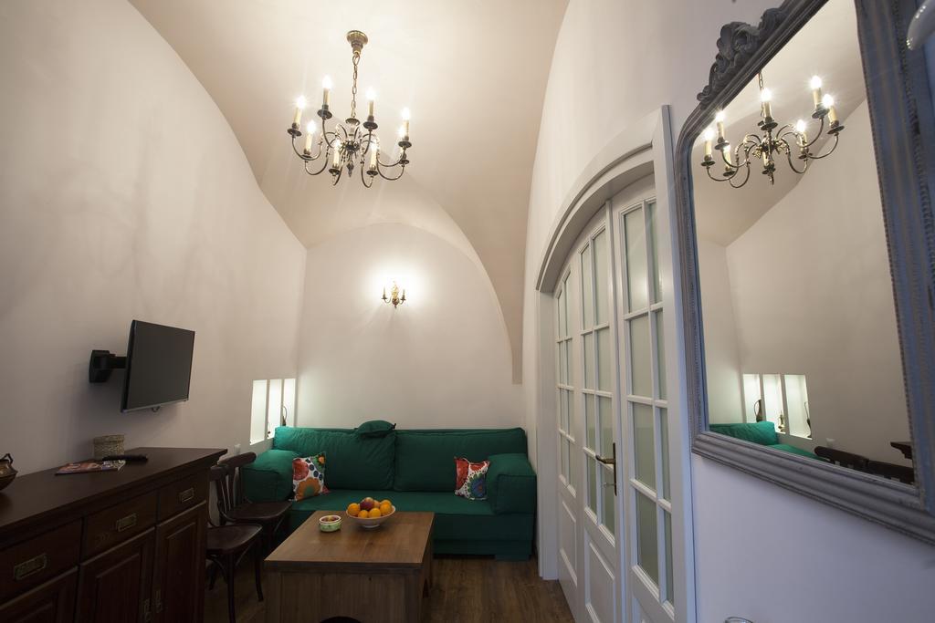 Green Door Apartment سيبيو الغرفة الصورة
