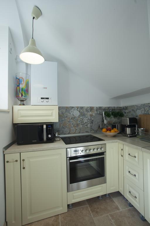 Green Door Apartment سيبيو الغرفة الصورة